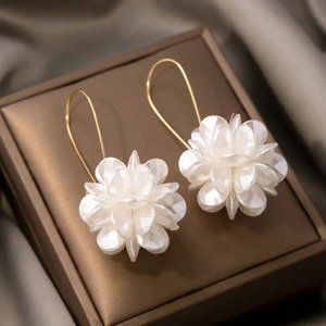 White Boho Flower Decor Drop Earrings